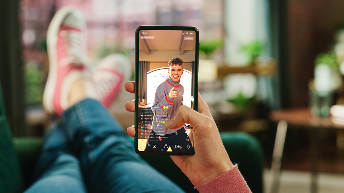Social Media Videos Fuel Music Fandom - WSJ
